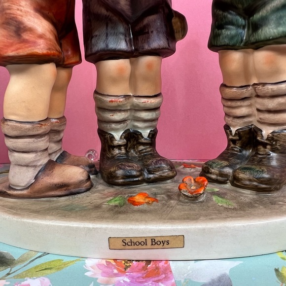 Goebel Hummel TMK4 #170/I School Boys 7.5"H Beautiful & Vibrant Great Condition! - Picture 7 of 17